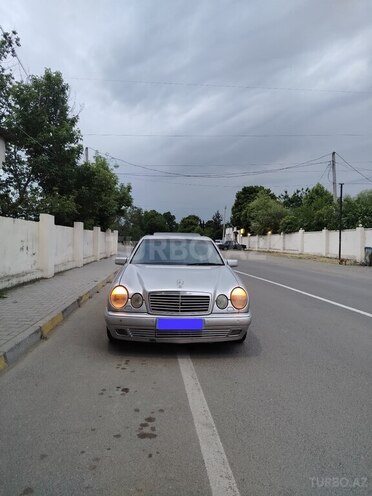 Mercedes E 230-3
