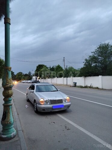 Mercedes E 230-8