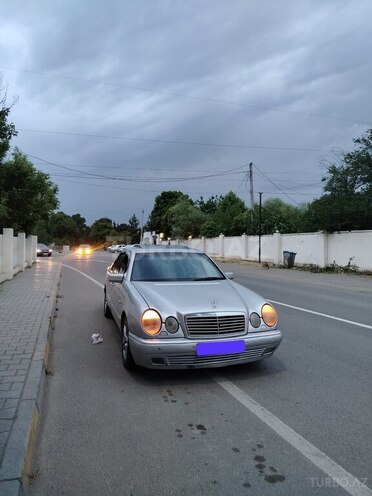 Mercedes E 230-9