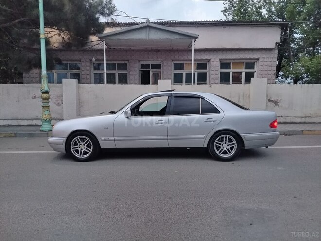 Mercedes E 230-12