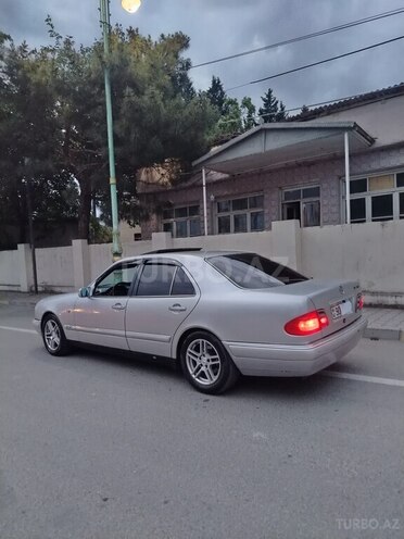 Mercedes E 230-13