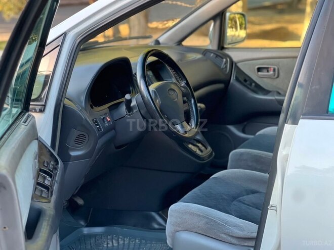 Toyota Harrier-6