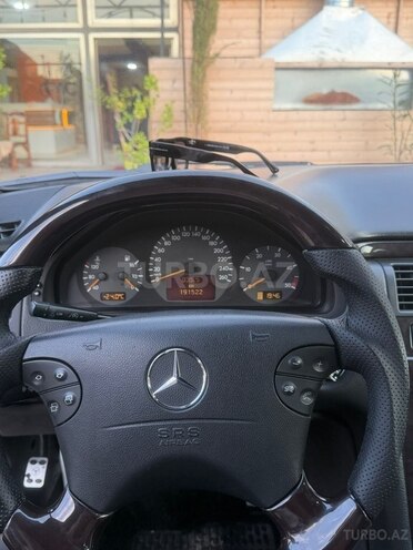 Mercedes E 220-12