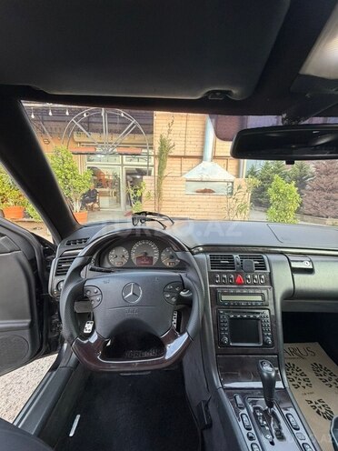 Mercedes E 220-11