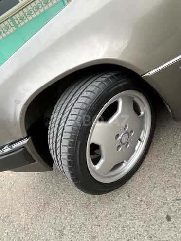 Mercedes 230 E-10