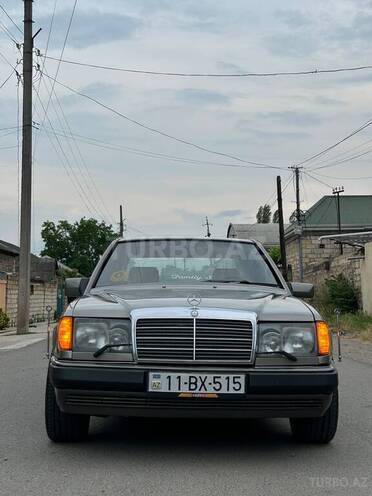 Mercedes 230 E-5