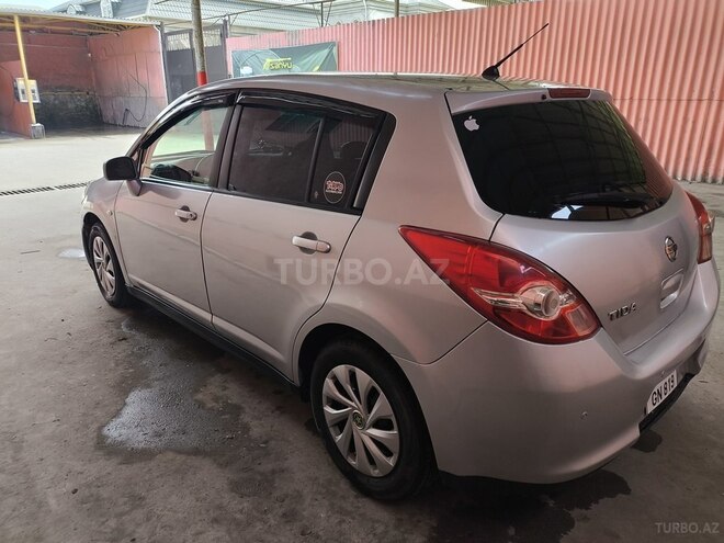 Nissan Tiida-5