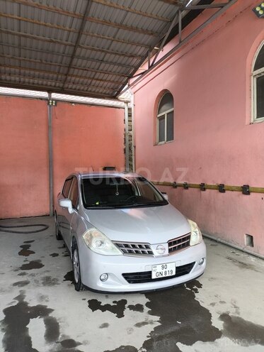 Nissan Tiida-1
