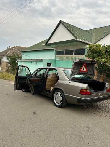 Mercedes 230 E-7