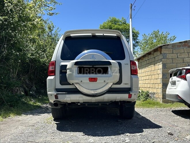 Mitsubishi Pajero-2