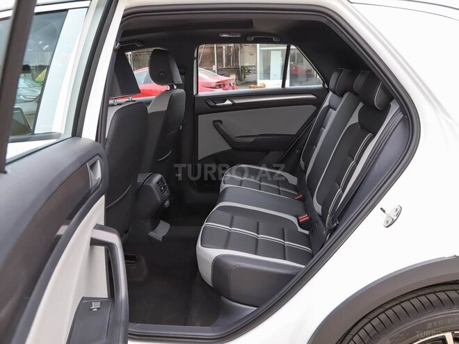 Volkswagen T-Roc-8