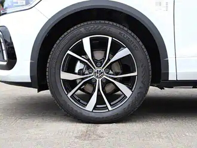 Volkswagen T-Roc-13