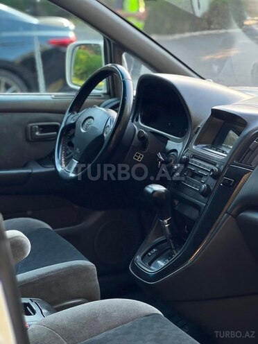 Toyota Harrier-10