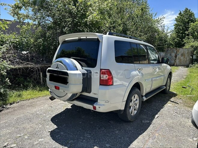 Mitsubishi Pajero-4