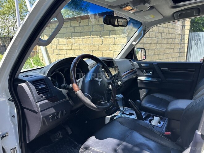 Mitsubishi Pajero-6