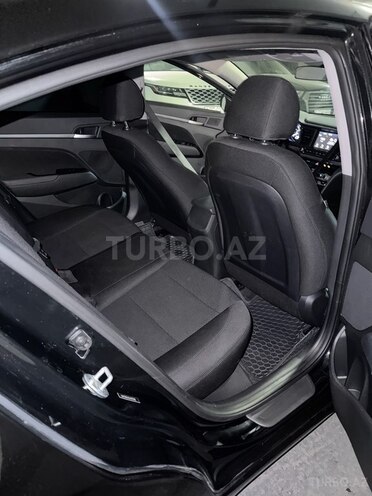 Hyundai Elantra-9