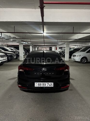 Hyundai Elantra-4