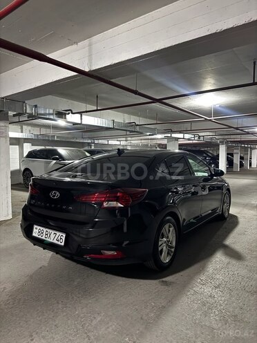 Hyundai Elantra-3