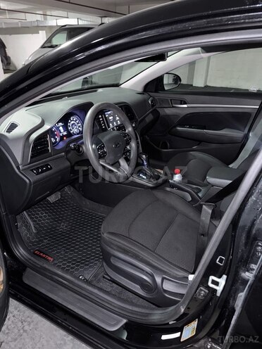 Hyundai Elantra-6