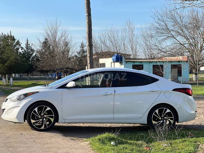 Hyundai Elantra-8