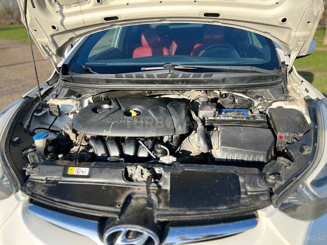 Hyundai Elantra-4