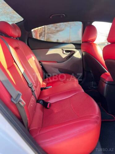 Hyundai Elantra-5