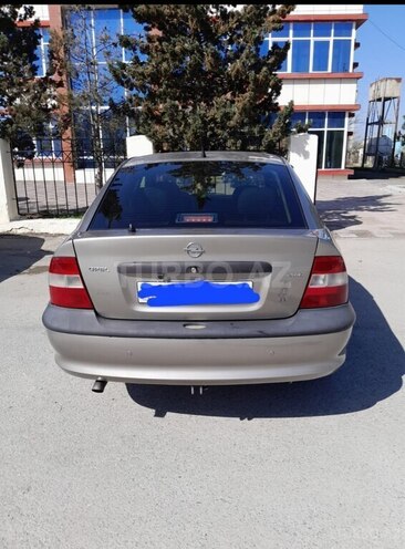 Opel Vectra-4