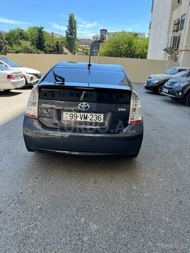 Toyota Prius-2