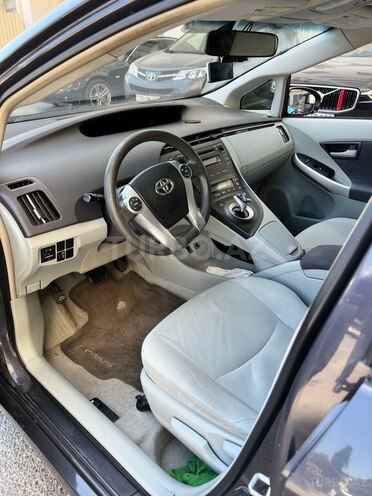 Toyota Prius-5