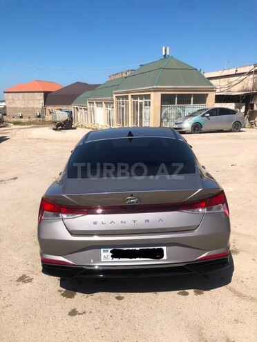 Hyundai Elantra-2