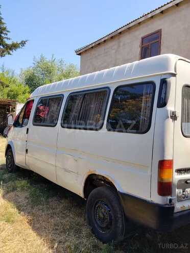 Ford Transit-4