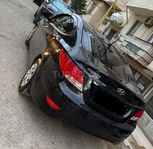 Hyundai Accent-2