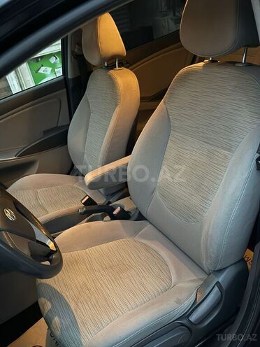 Hyundai Accent-9