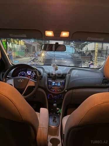 Hyundai Accent-10