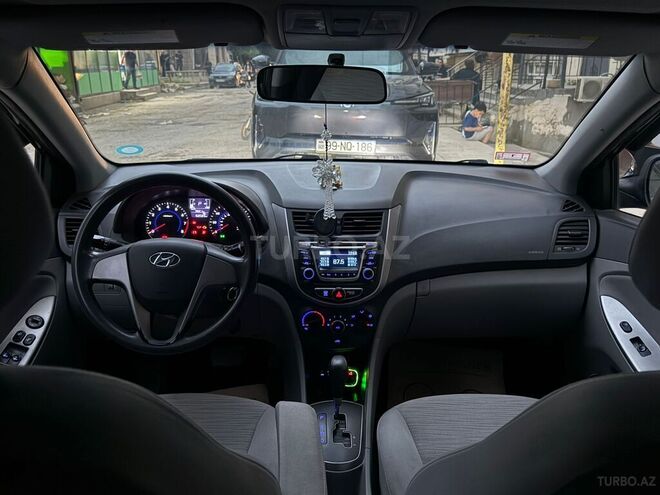 Hyundai Accent-6