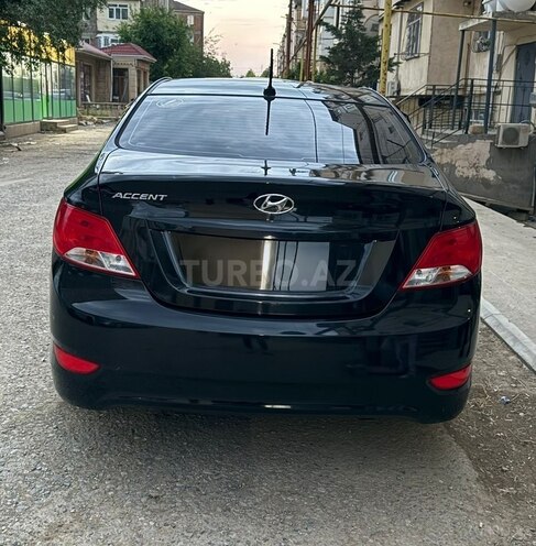 Hyundai Accent-4