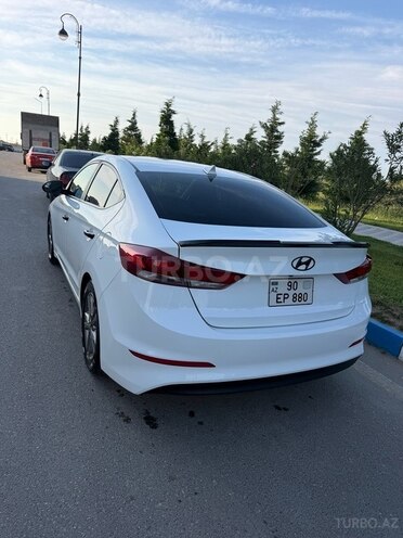 Hyundai Elantra-8