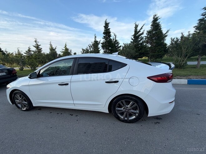 Hyundai Elantra-9