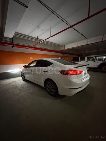 Hyundai Elantra-11