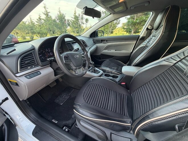 Hyundai Elantra-13