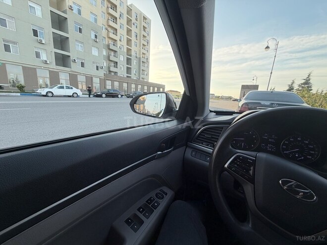 Hyundai Elantra-16