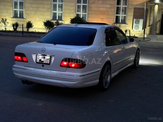 Mercedes E 320-8