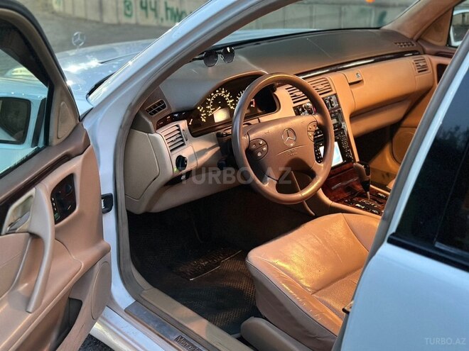 Mercedes E 320-10
