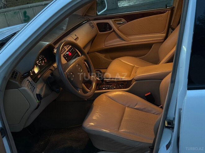 Mercedes E 320-12