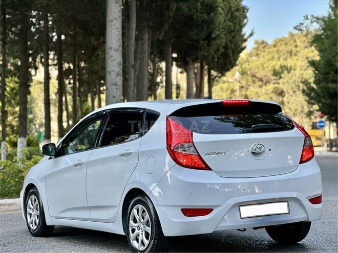 Hyundai Accent-13