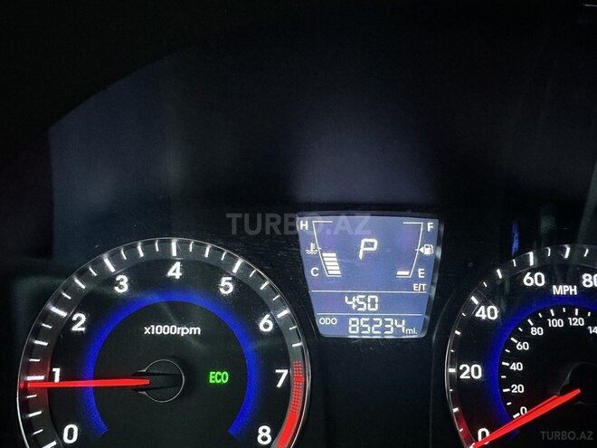 Hyundai Accent-21