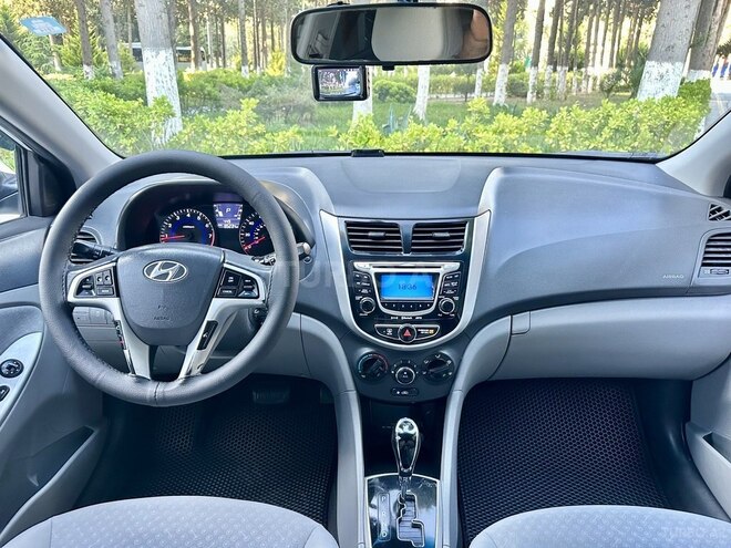 Hyundai Accent-18
