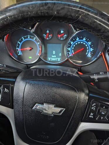 Chevrolet Cruze-12