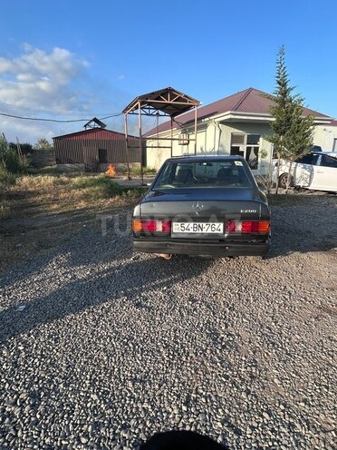Mercedes 190-2