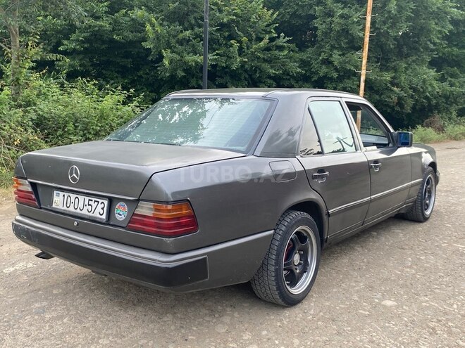 Mercedes 260 E-5